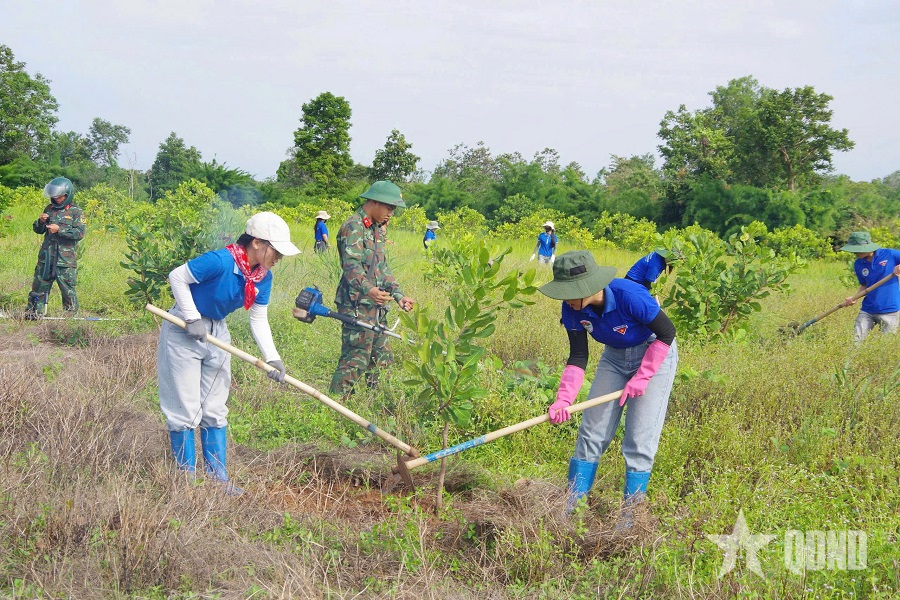 Sức trẻ tình nguyện thắp sáng vùng biên Ea Súp